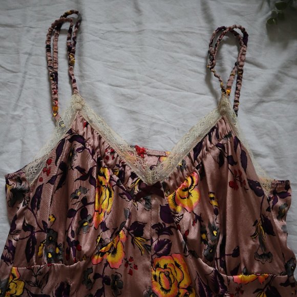 ODD MOLLY Silk Floral Lace Trim Tank Top - Picture 4 of 10